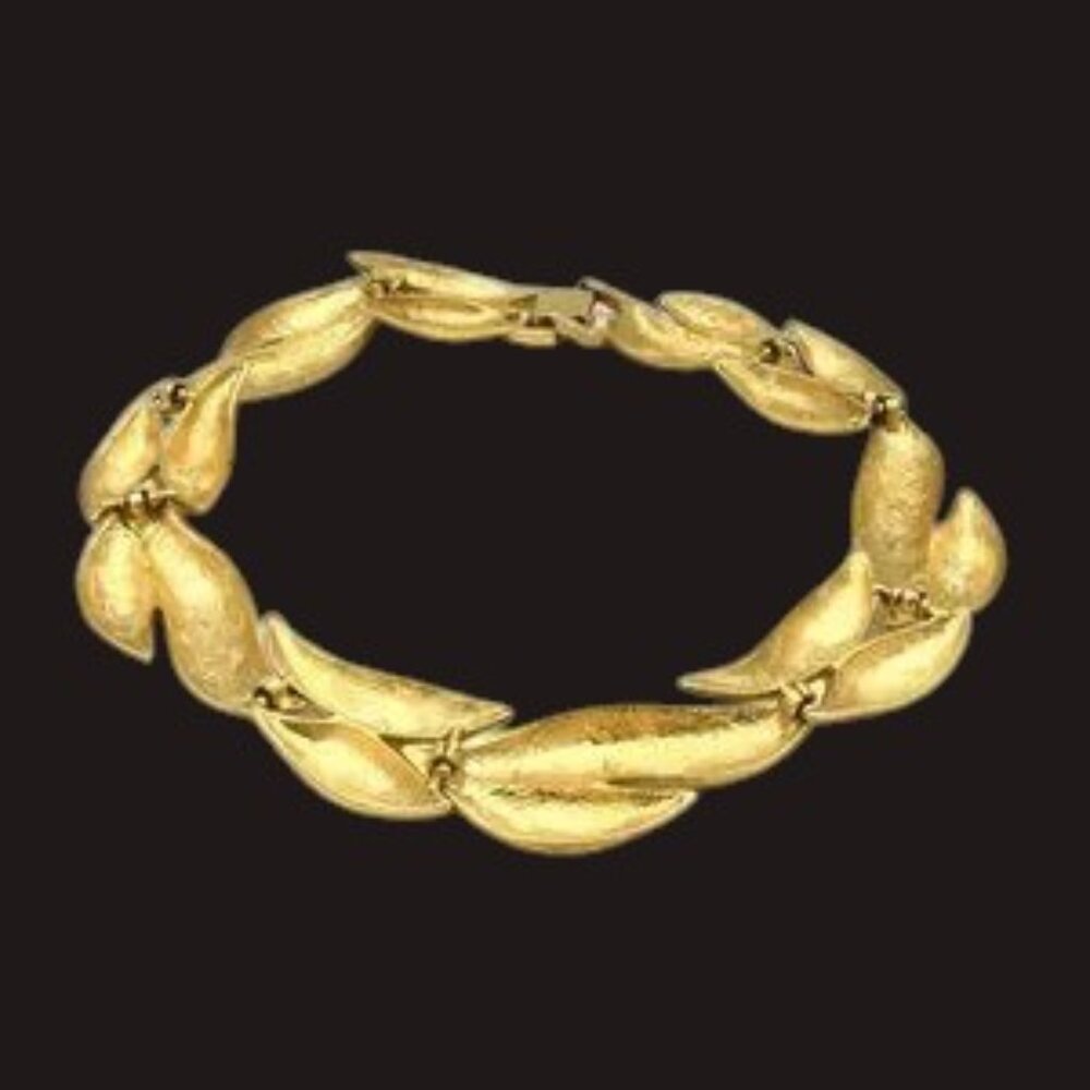 Stunning Vintage Givenchy Chunky Leaf Look Necklace Goldtone - Picture 5 of 5